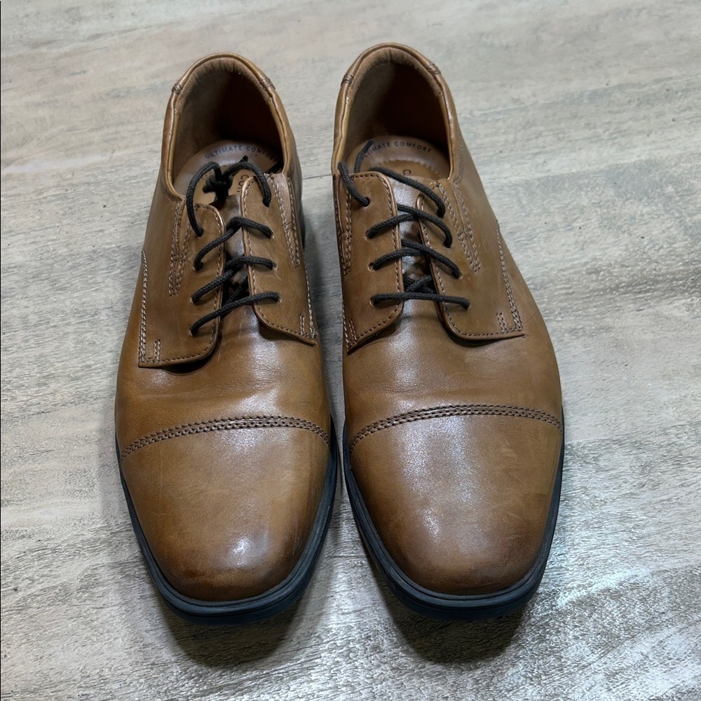 Clarks Tan Leather Oxfords